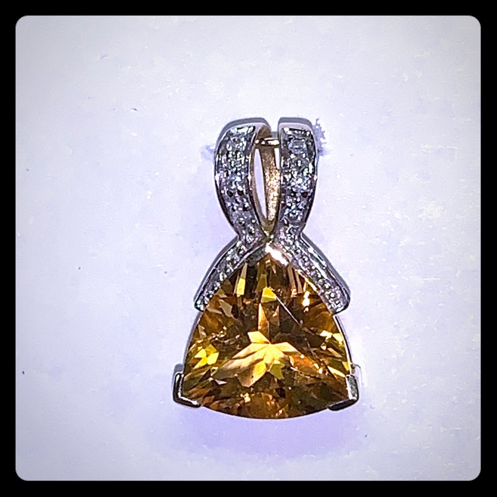Pendant - Picture 1 of 1